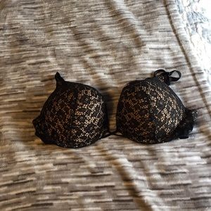 Victoria’s Secret very sexy plunge 36B